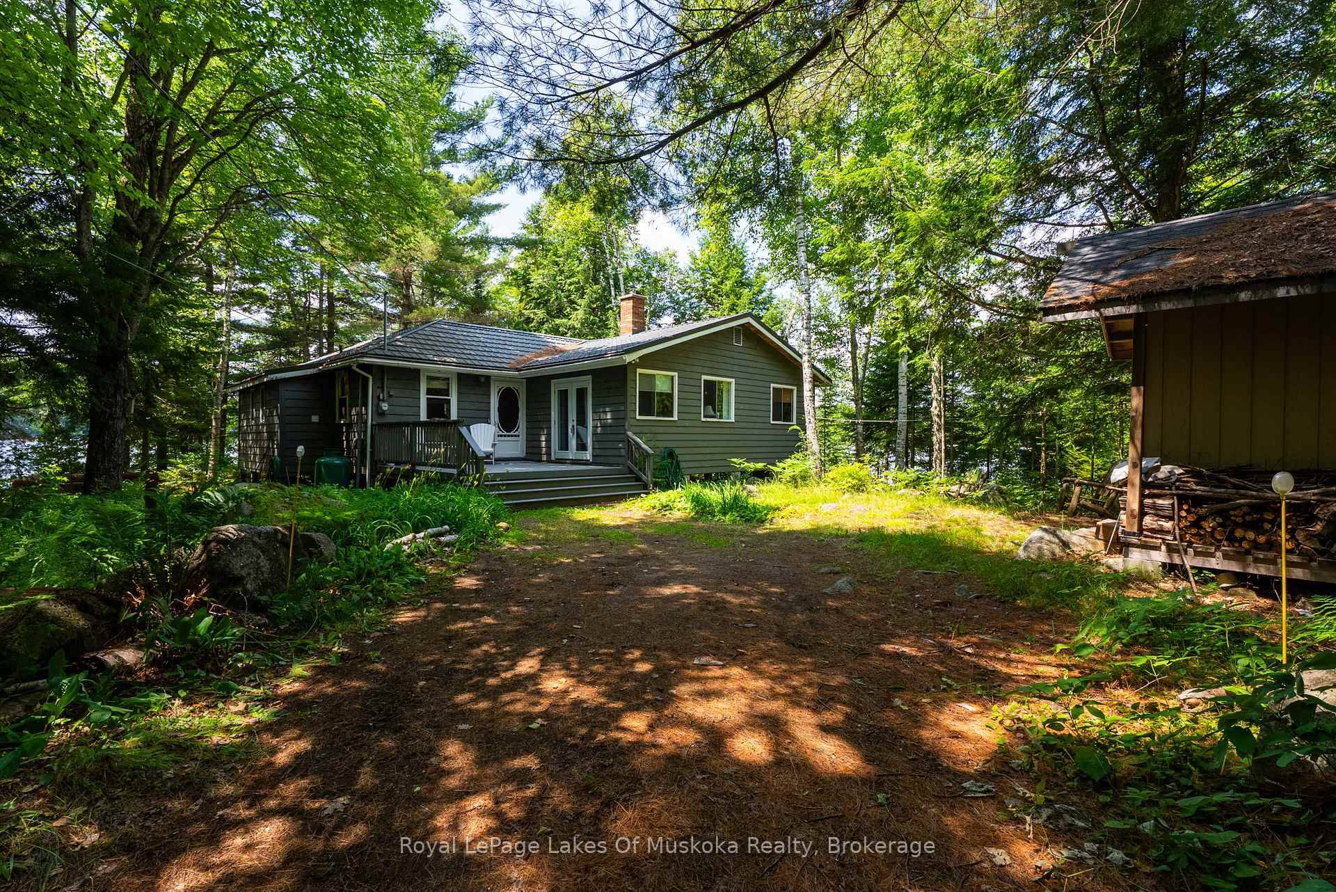 SOLD pending deposit. Muskoka Cottage on Large Private Point Over an Acre with 615 of Lakeshore Frontage This is the dream location you have been waiting for !