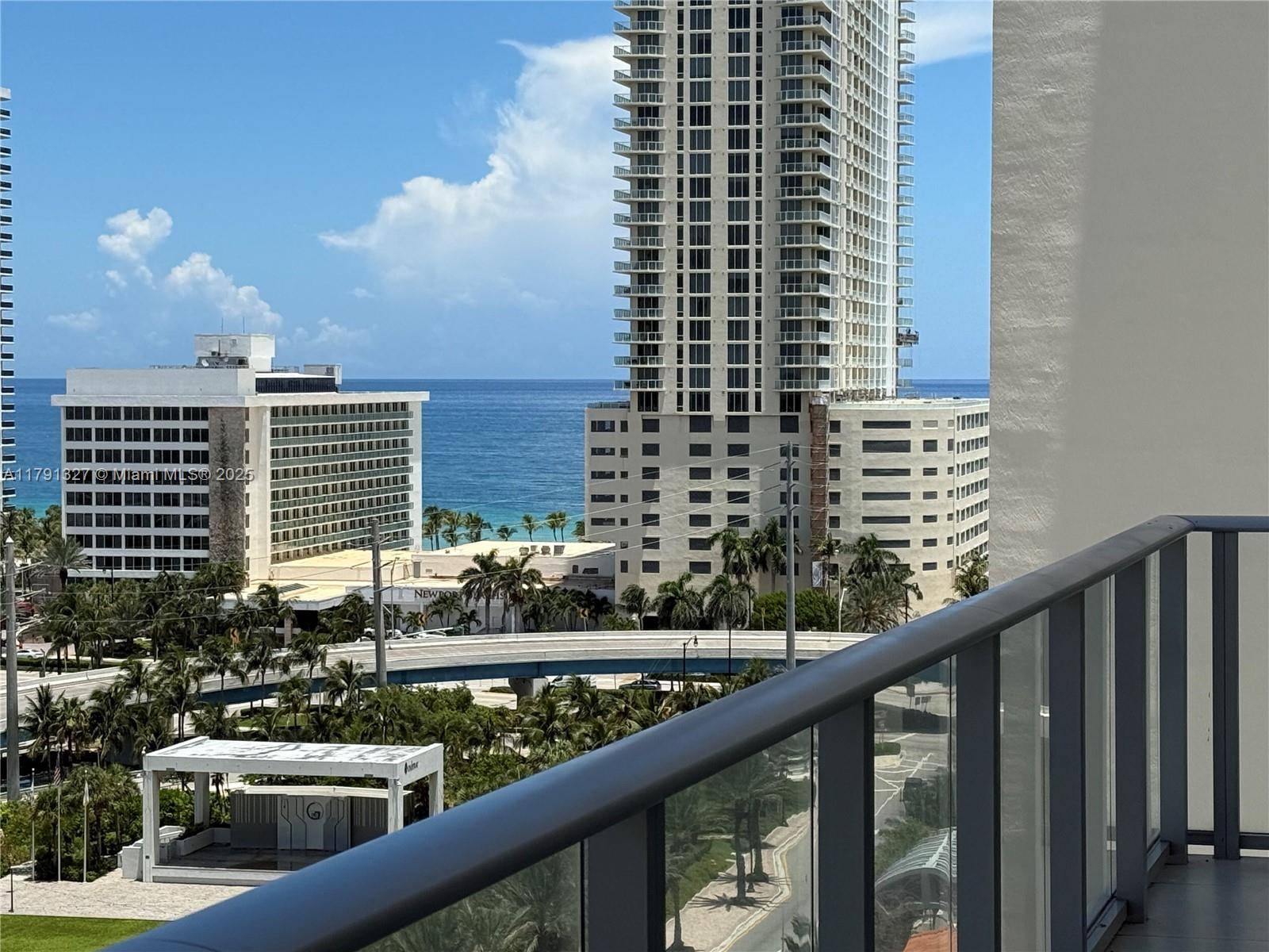 CORNER UNIT with OCEAN VIEW, this is the best line with an OCEAN view at Parque Towers in Sunny Isles Beach !