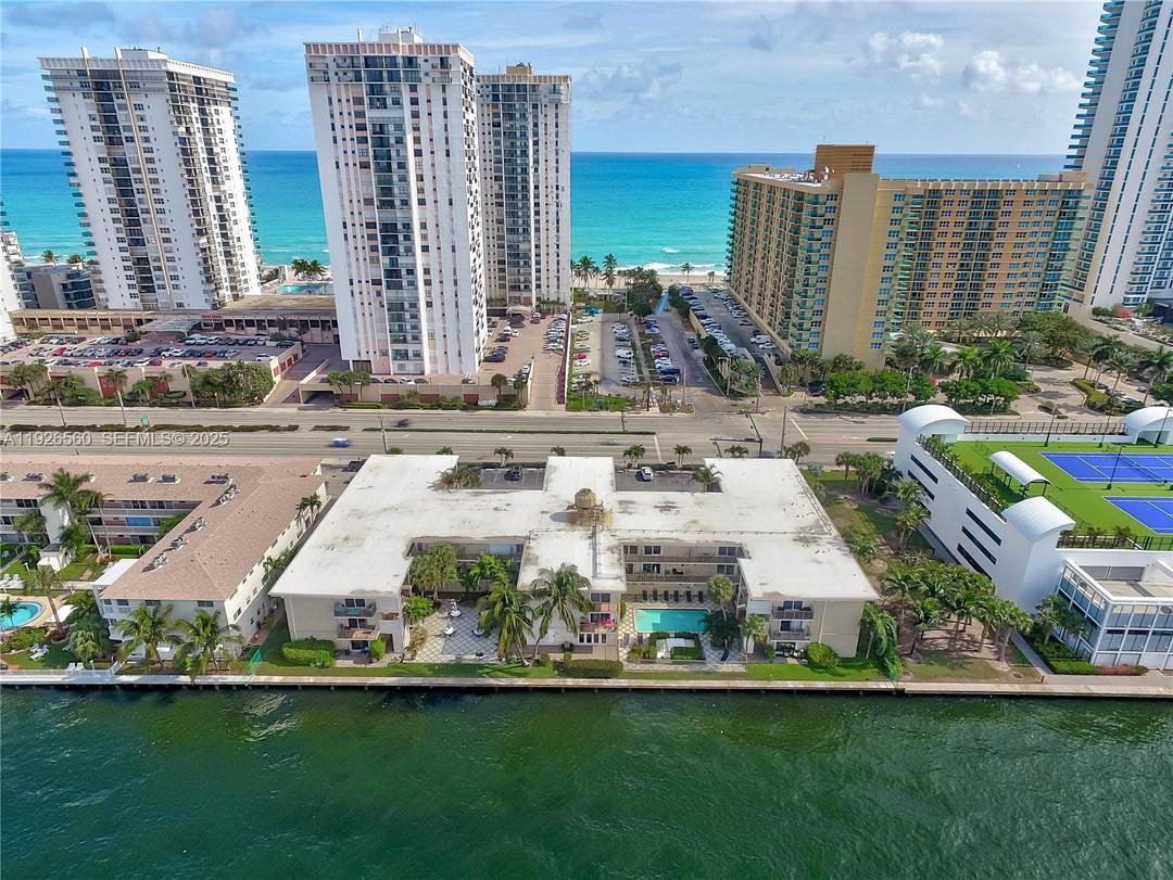 Amazing large 2 bedroom 2 bath unit walking distance to beach.
