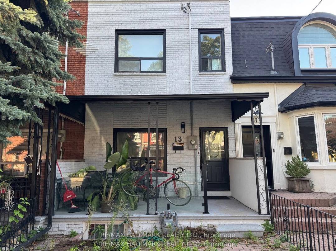 Nestled in a prime location, this revamped main unit in a townhouse offers a modern urban vibe.