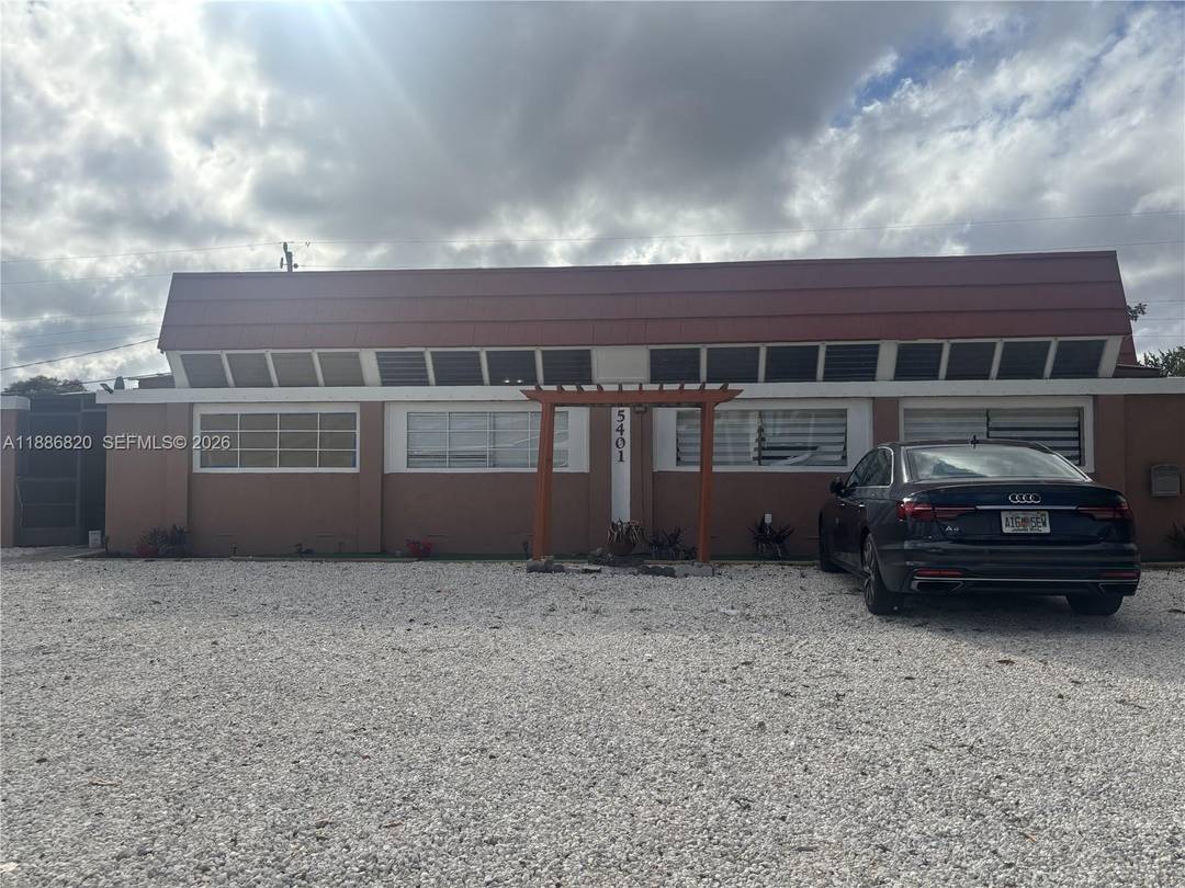 Cozy side by side duplex with the privacy of a single house !
