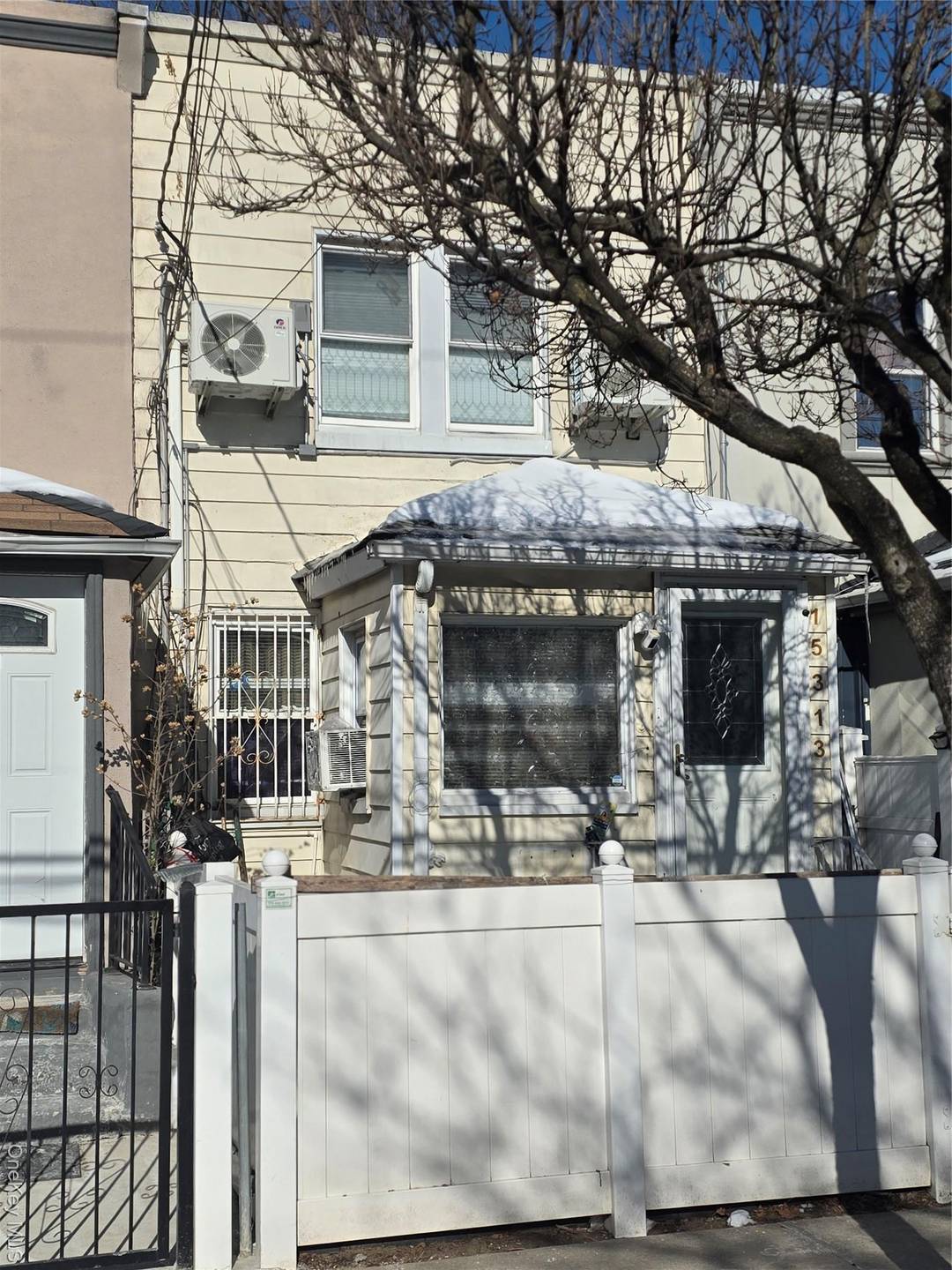 Prime location of South Jamaica.