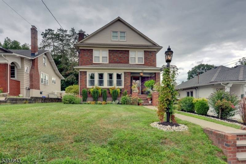 Welcome home to this classic country charmer in Boonton's desirable Park Section !