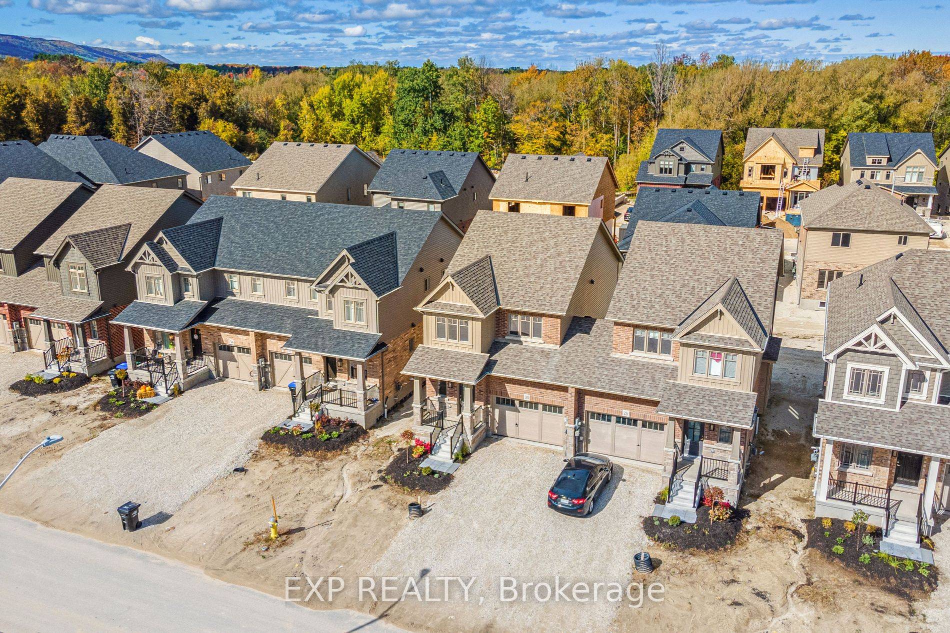 PHOTOS Tour FOR ILLUSTRATION SAME MODEL TO BE BUILT Take advantage of amazing limited time incentives on this brand new Semi Detached from Devonleigh Homes !