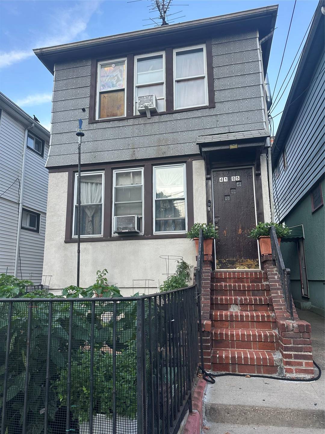 Will need 24 hours prior showing and Pre approval of the buyer.