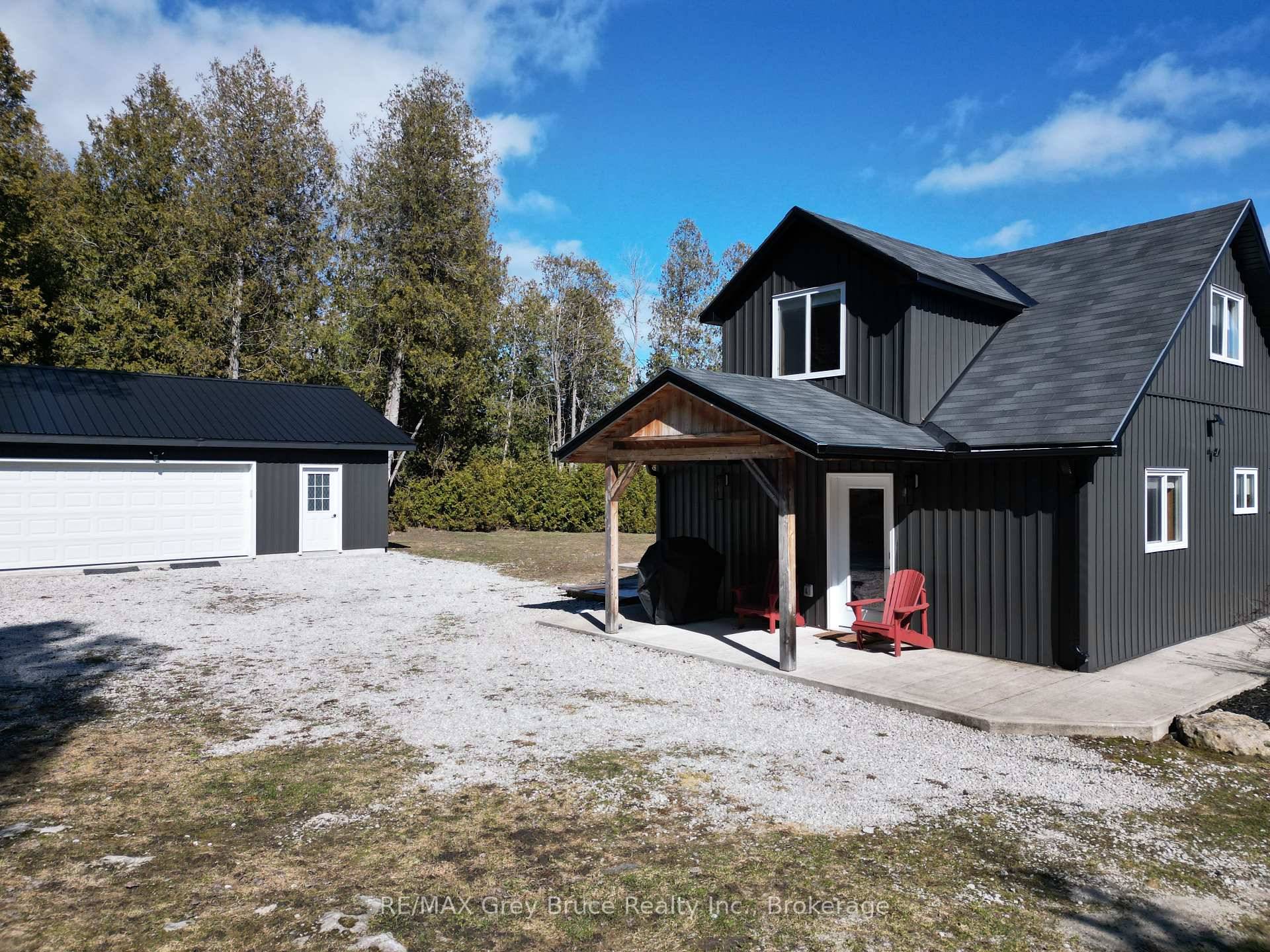 Completely renovated storey and a half year round home or cottage, located in the hamlet of Stokes Bay.