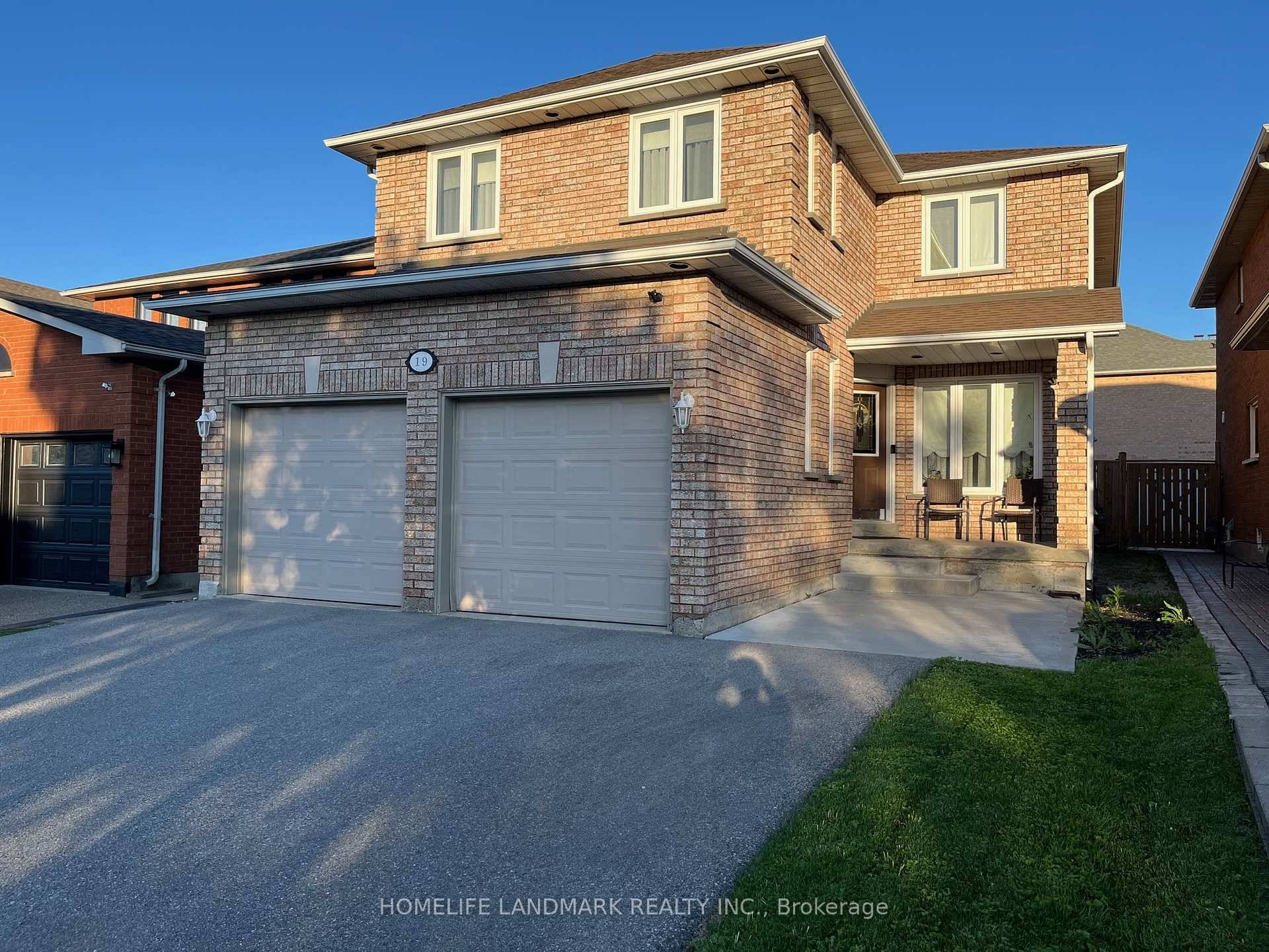 Welcome To the Stunning 4 Bedrooms 2 Garages Detach Home in West Woodbridge !