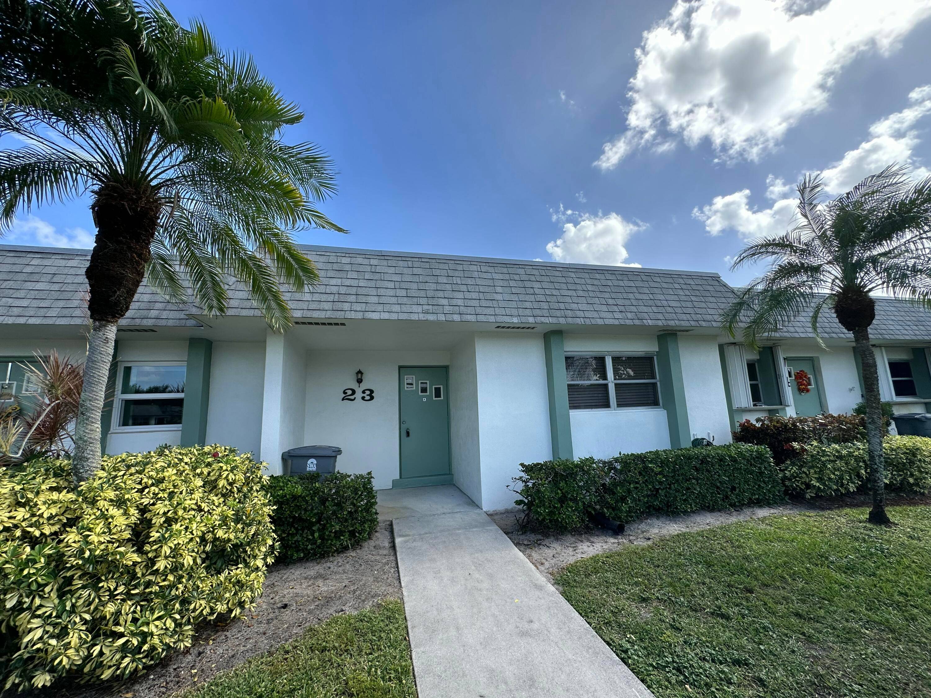 Completely remodeled unit with 1 bedroom and 1.