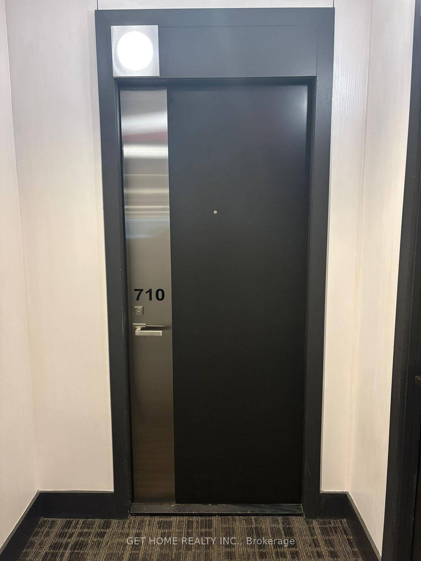 Stunning 2 bed, 2 baths condo corner unit in sought after building Xpression.