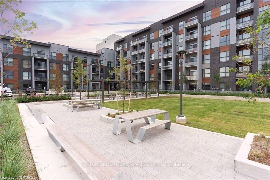 Beautifully upgraded 1 bedroom 1 bathroom condo with 9 feet ceilings.