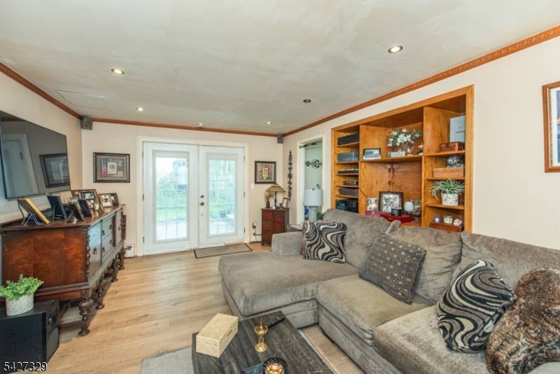 Tucked away on a peaceful cul de sac in the highly sought after Wayne community, in the Toms Lake area, this beautifully maintained three bedroom, two bath split level home ...
