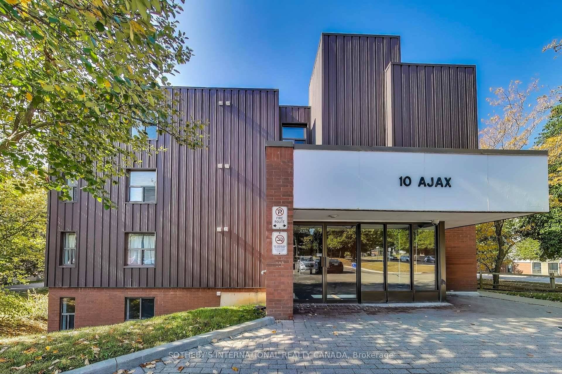 Large and spacious open concept two bedroom 1069 sqft West exposure furnished unit available from 1 November in a quiet building close to Guelph University.