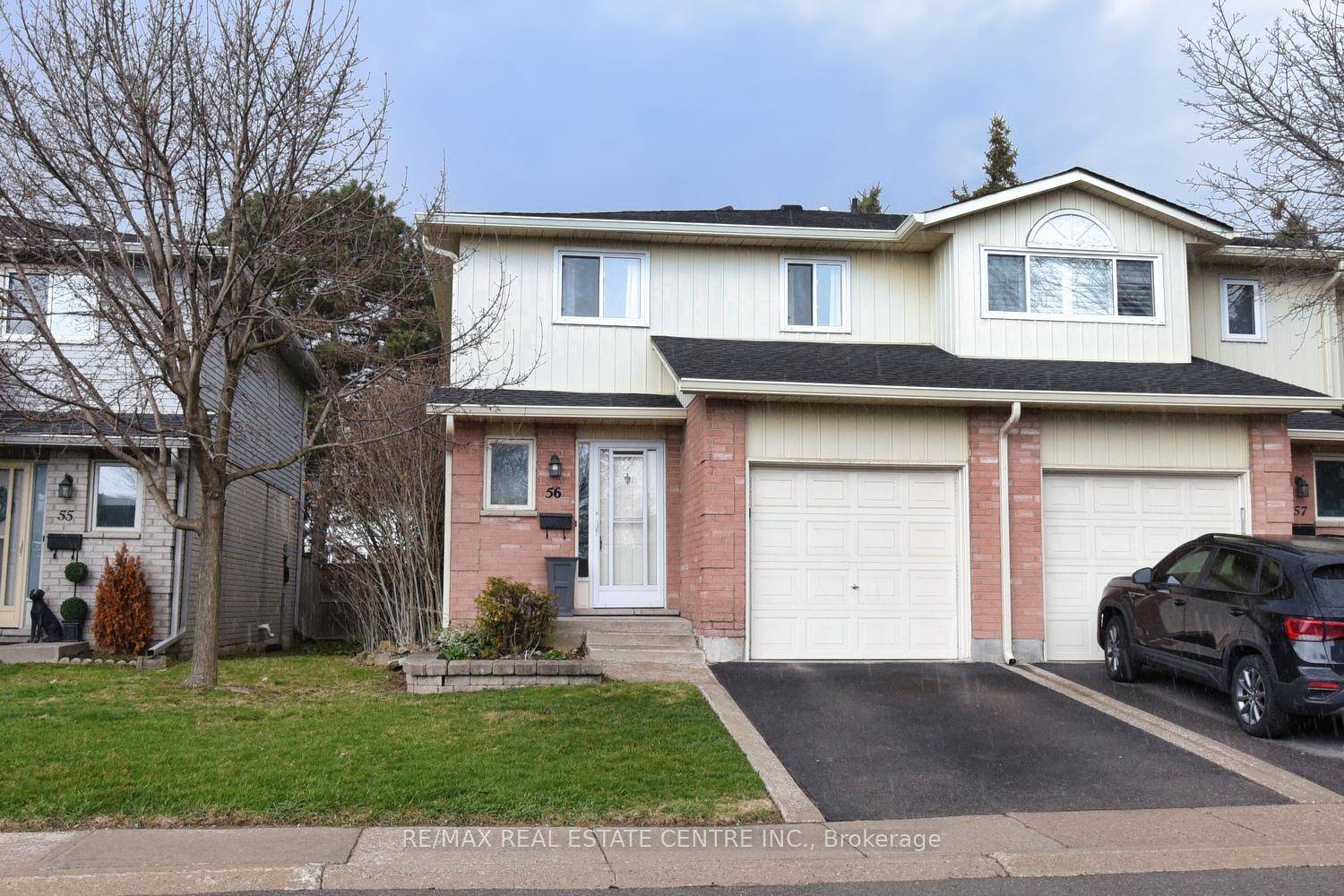 Charming End Unit Townhome in Prime Location !