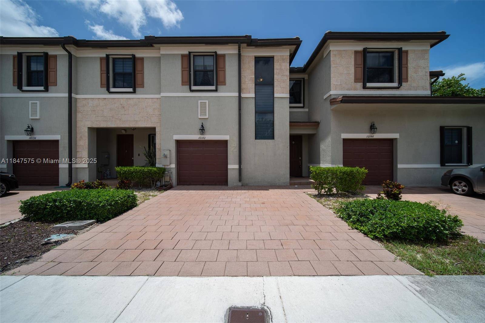 Beautiful 3 bed, 3 bath townhome in the prestigious gated community of Aquabella.