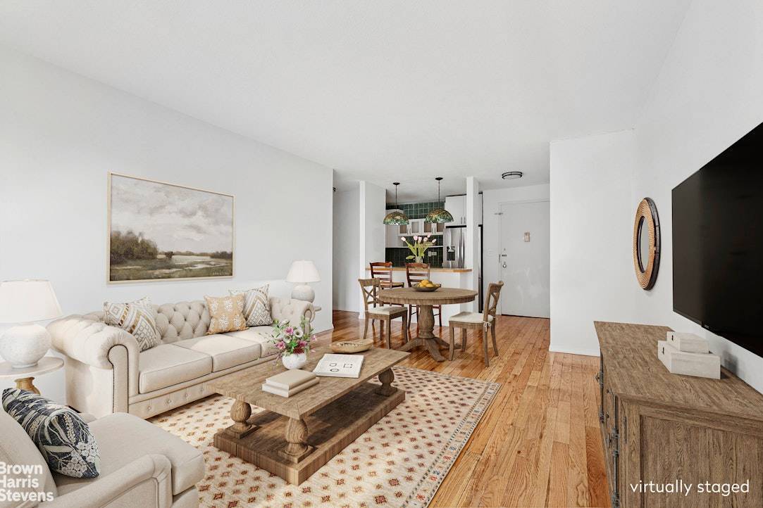 Sunny Corner One Bedroom in Prime Lincoln Square This quiet, sun filled corner unit with southern exposure is a bright and inviting one bedroom, one bath apartment offering the perfect ...