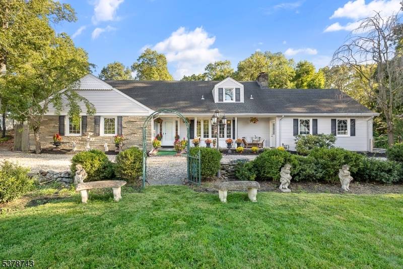 Beautiful Expanded Ranch on Quiet Cul de Sac A Must See Gem !