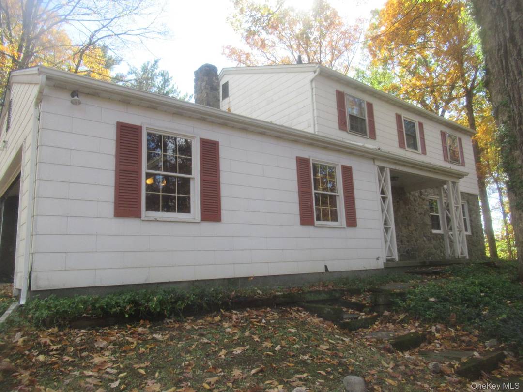 4 Bedroom 2. 5 bath Colonial on private lot in Wappinger !