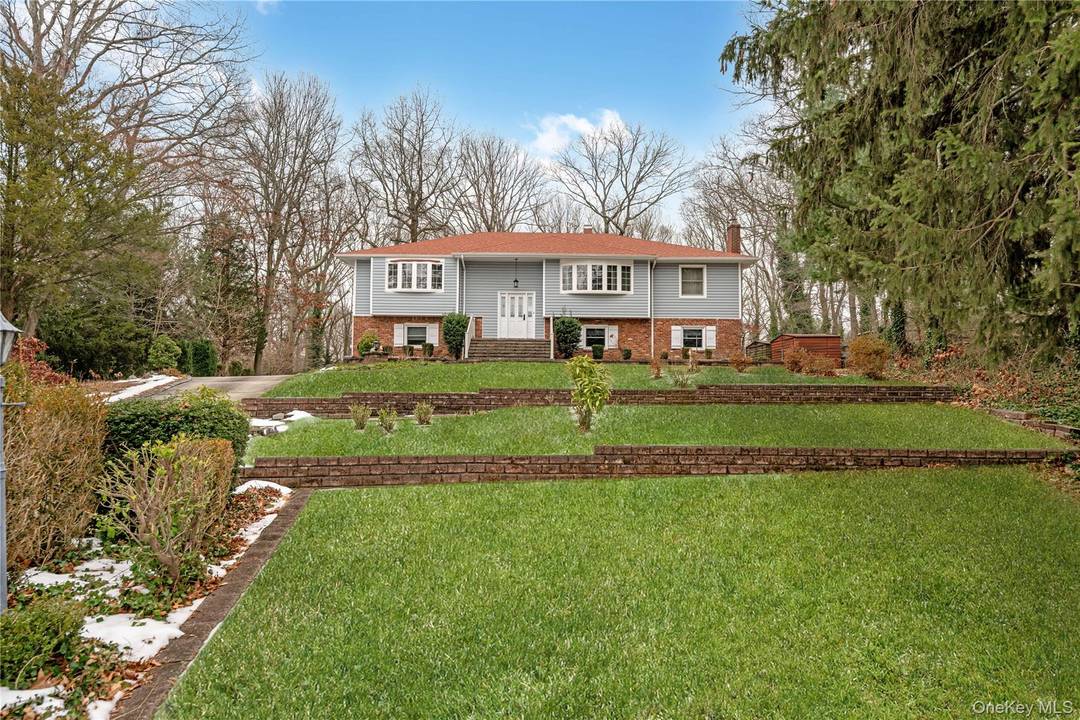 Magnificent, large Wideline Hi Ranch, situated on quiet Cul de sac, a full 1 Acre lot, very residential neighborhood, picturesque setting, Hilltop Development, heart of Elwood School District, huge, long ...