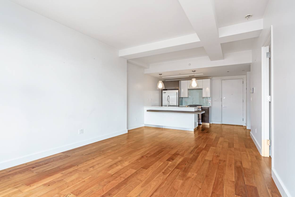 Upon entering this exceptional 1 BR you will notice the wall to wall windows offering an airy atmosphere in the living space.
