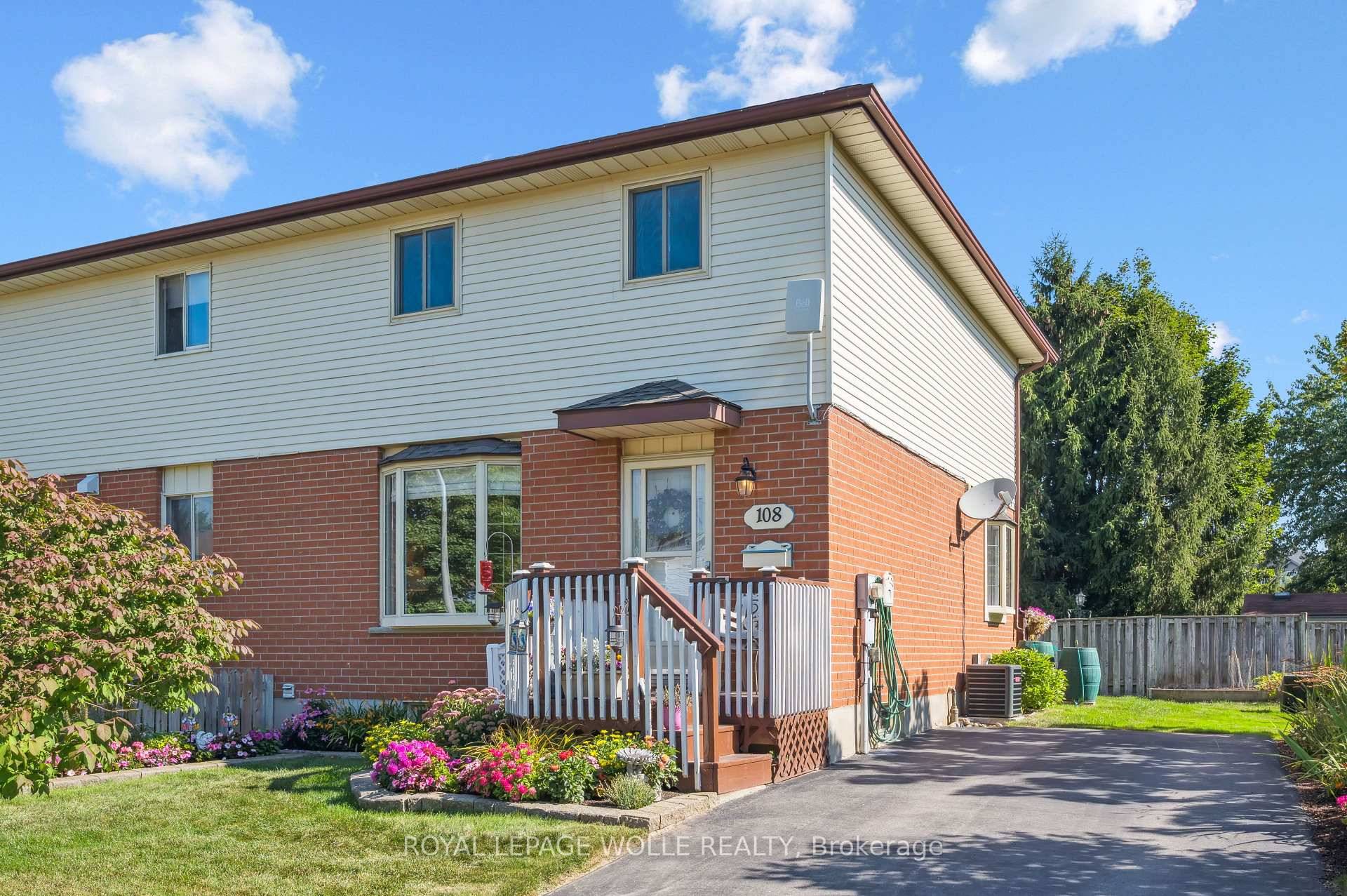 Welcome to your new home in the HIGHLY SOUGHT AFTER Forest Heights neighbourhood !