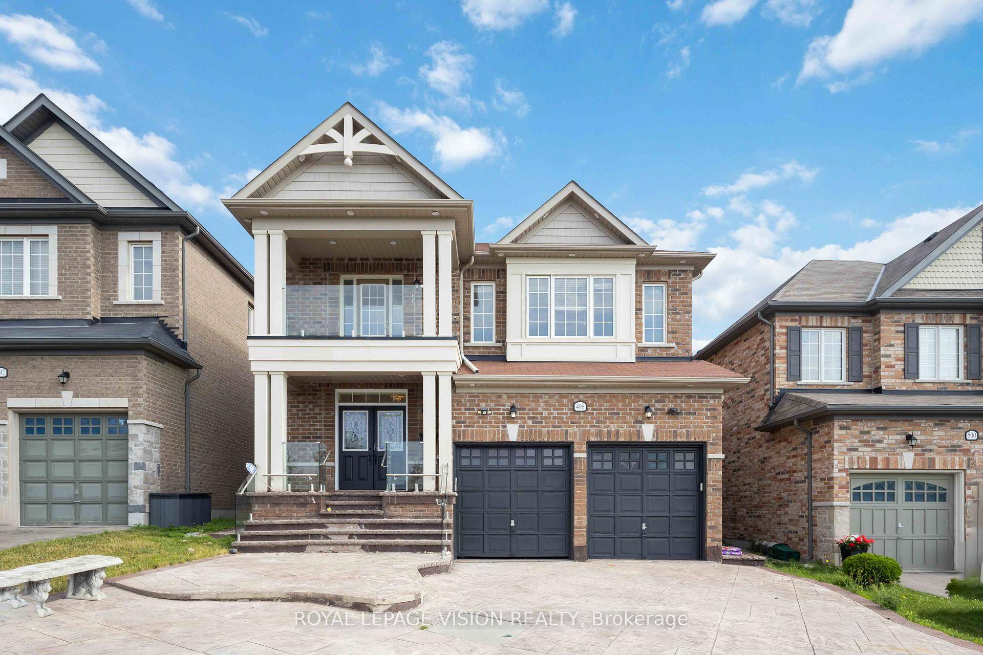 Absolute Show Stopper This Spacious amp ; Luxurious house mesmerizes with 4 bedroom amp ; 4 bathroom, with full upgrades including 3 Ensuites amp ; Plenty of Sunlight 3000 Sqft ...