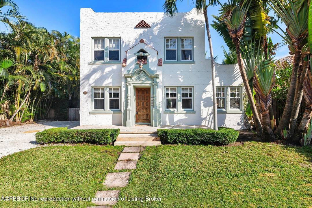 This amazing property offers a perfect blend of historic charm and modern convenience.