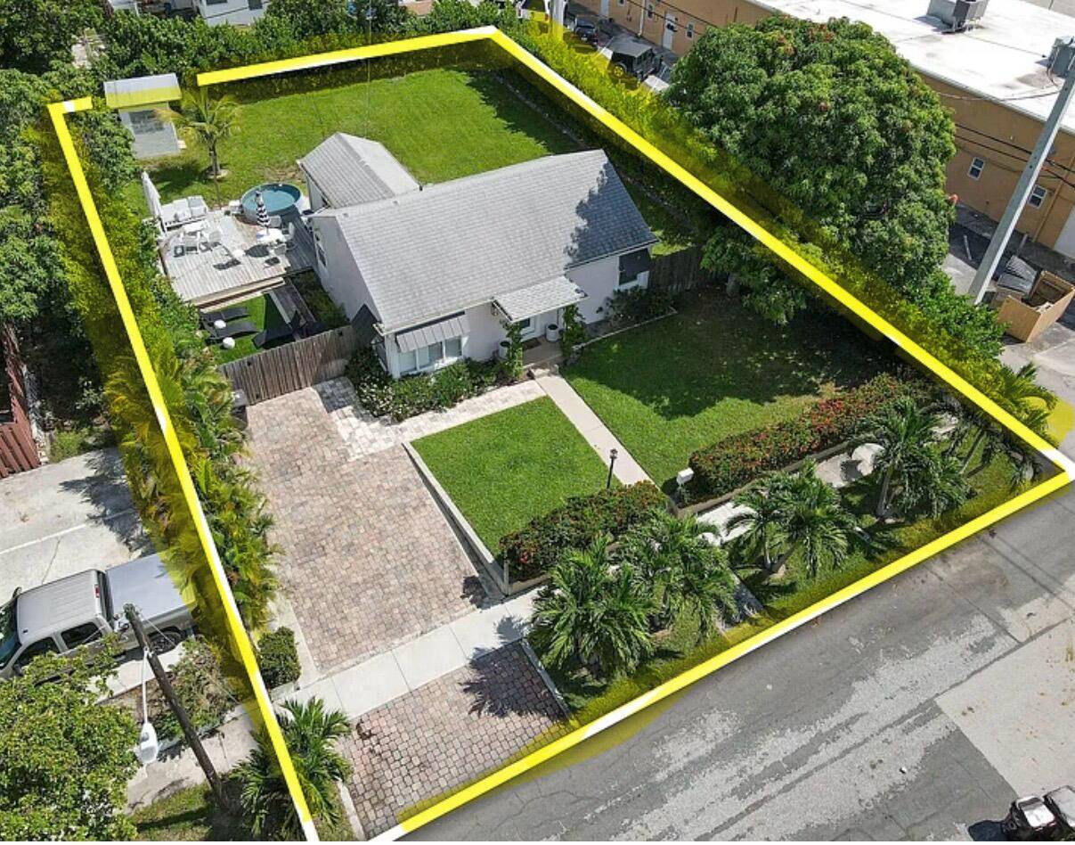 Welcome to this charming 2 bedroom, 1 bathroom home located at 411 Franklin Rd in West Palm Beach, FL.