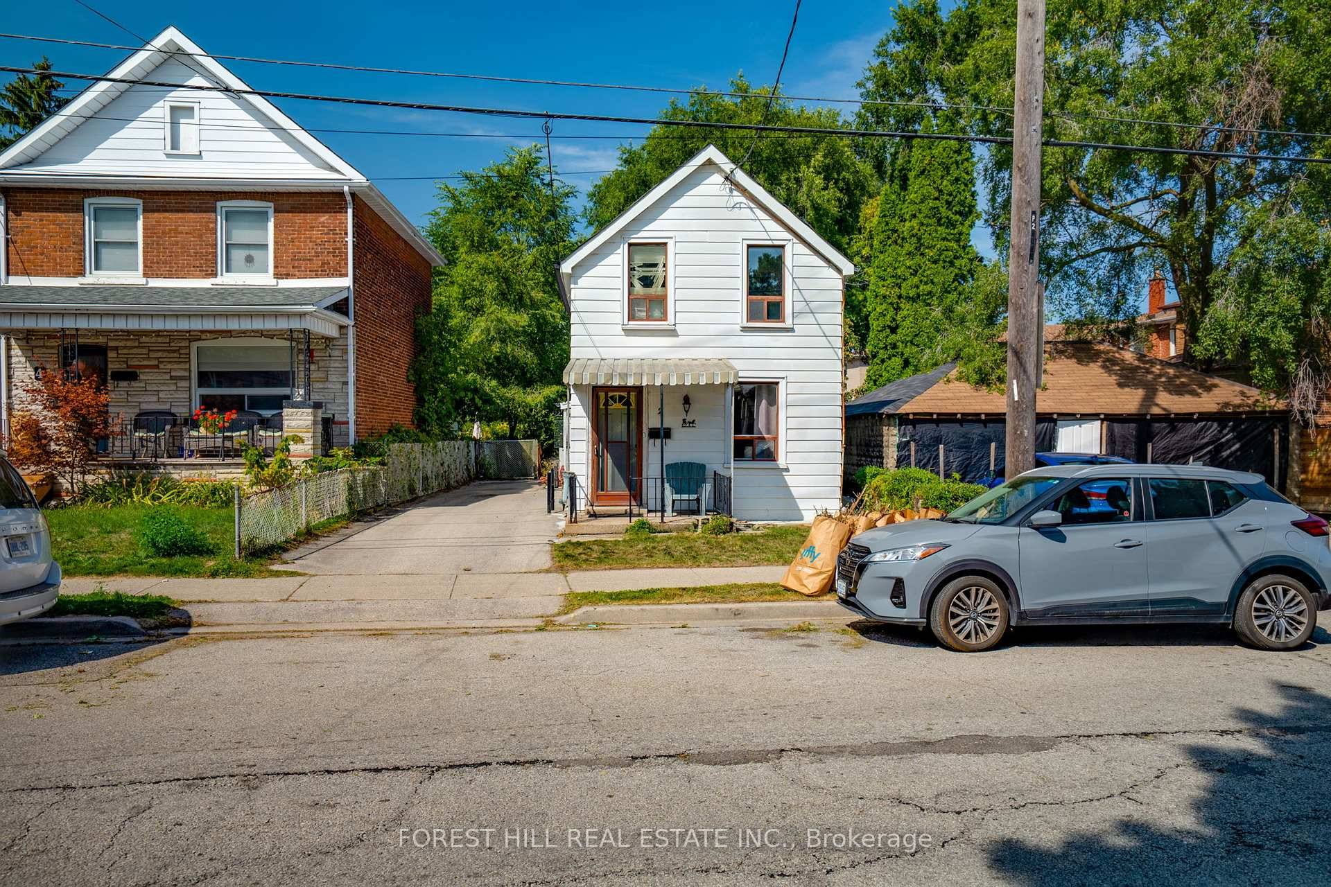 Fantastic Opportunity Perfect for Builders, Renovators, Investors, or First Time Buyers !