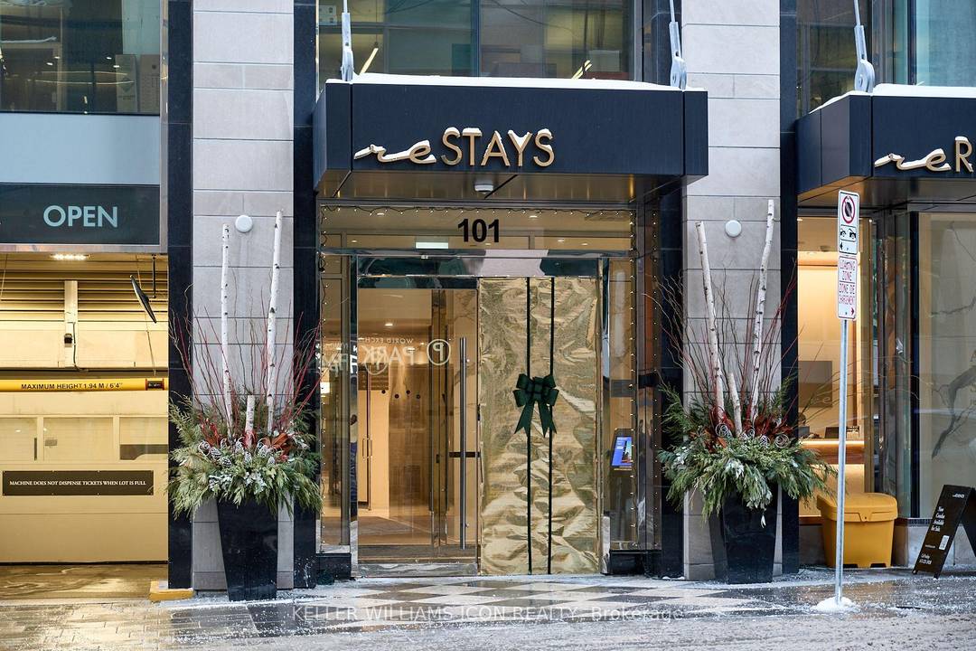 Experience refined downtown living in this fully furnished, move in ready 1 bedroom, 1 bathroom condo, located at one of Ottawa's most prestigious addresses.