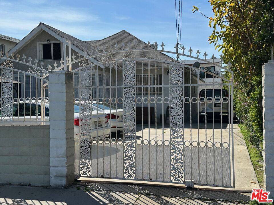 5352   La Mirada Ave 4.0 LA