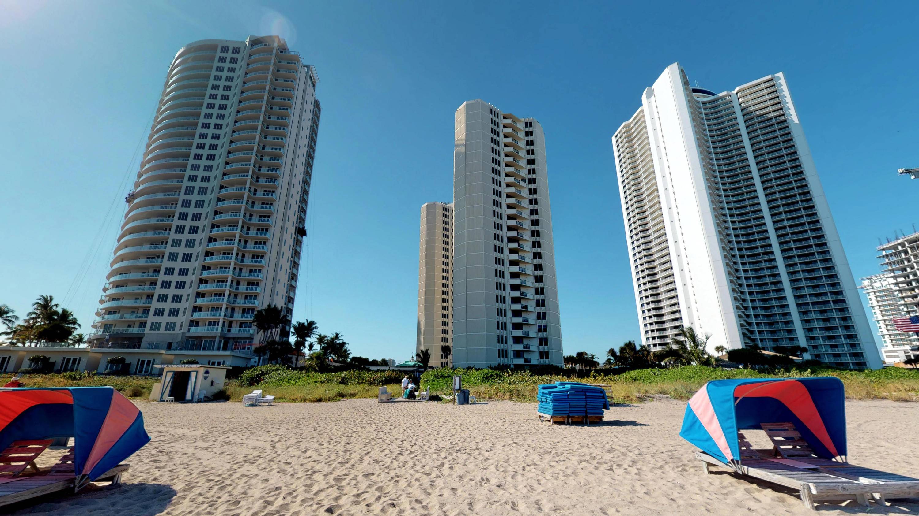 Beautifully apartment with unmatched ocean and intracoastal views perfect place to enjoy the wide This unit is ready to rent or use with an excellent rental history Phoenix Towers is ...