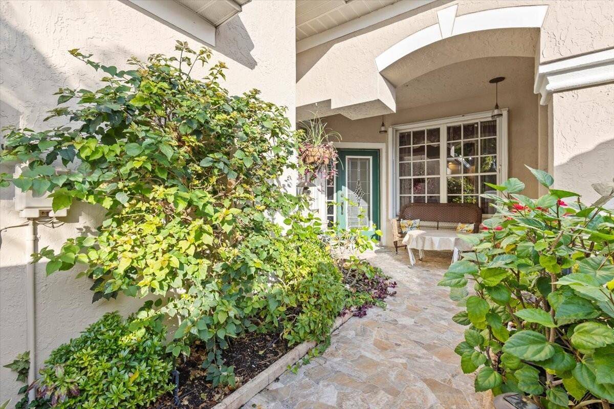 Lakefront living in the heart of St.