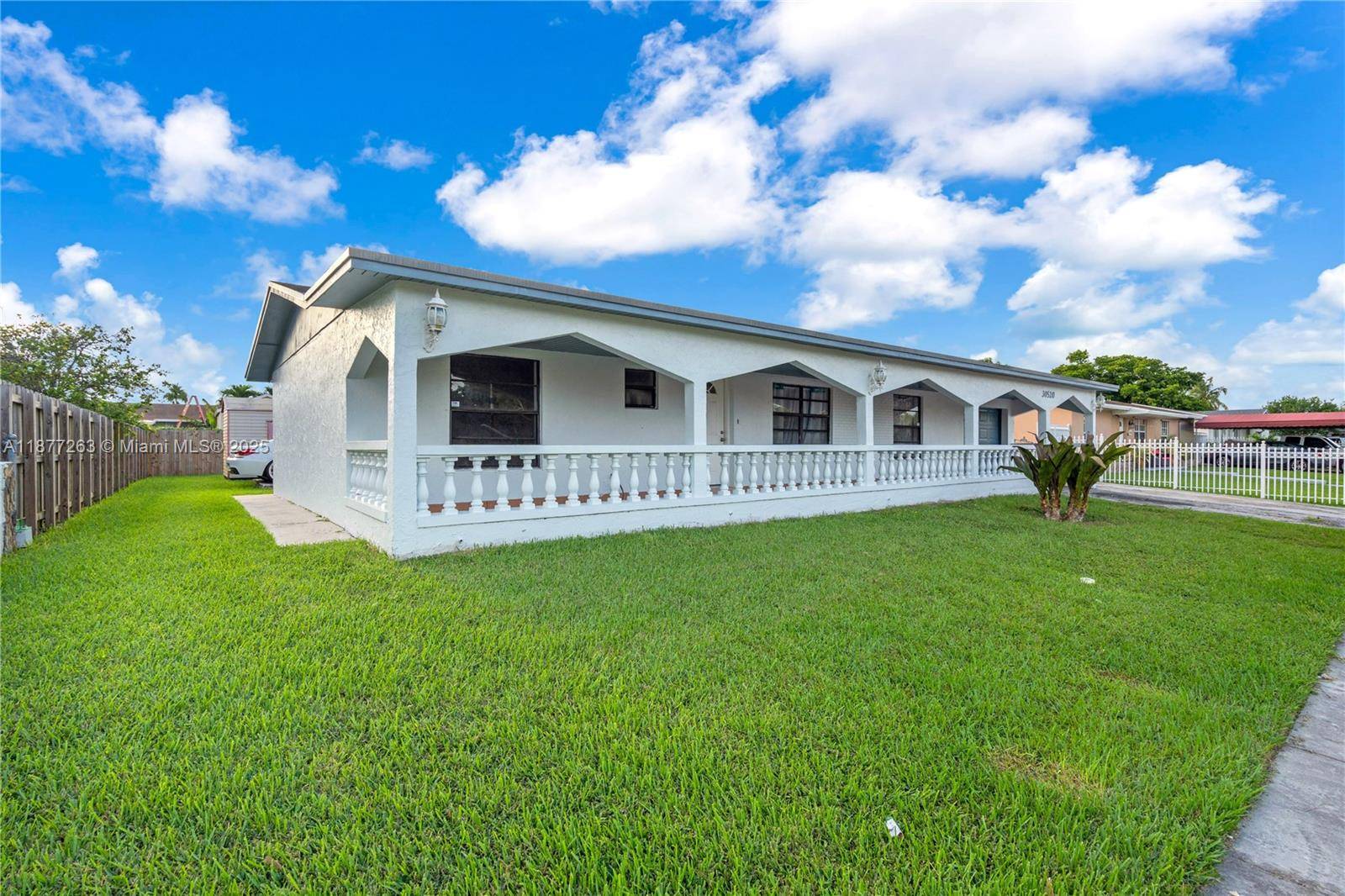 Lovely Single Family with 4 bedrooms and 2 bathrooms plus garage.
