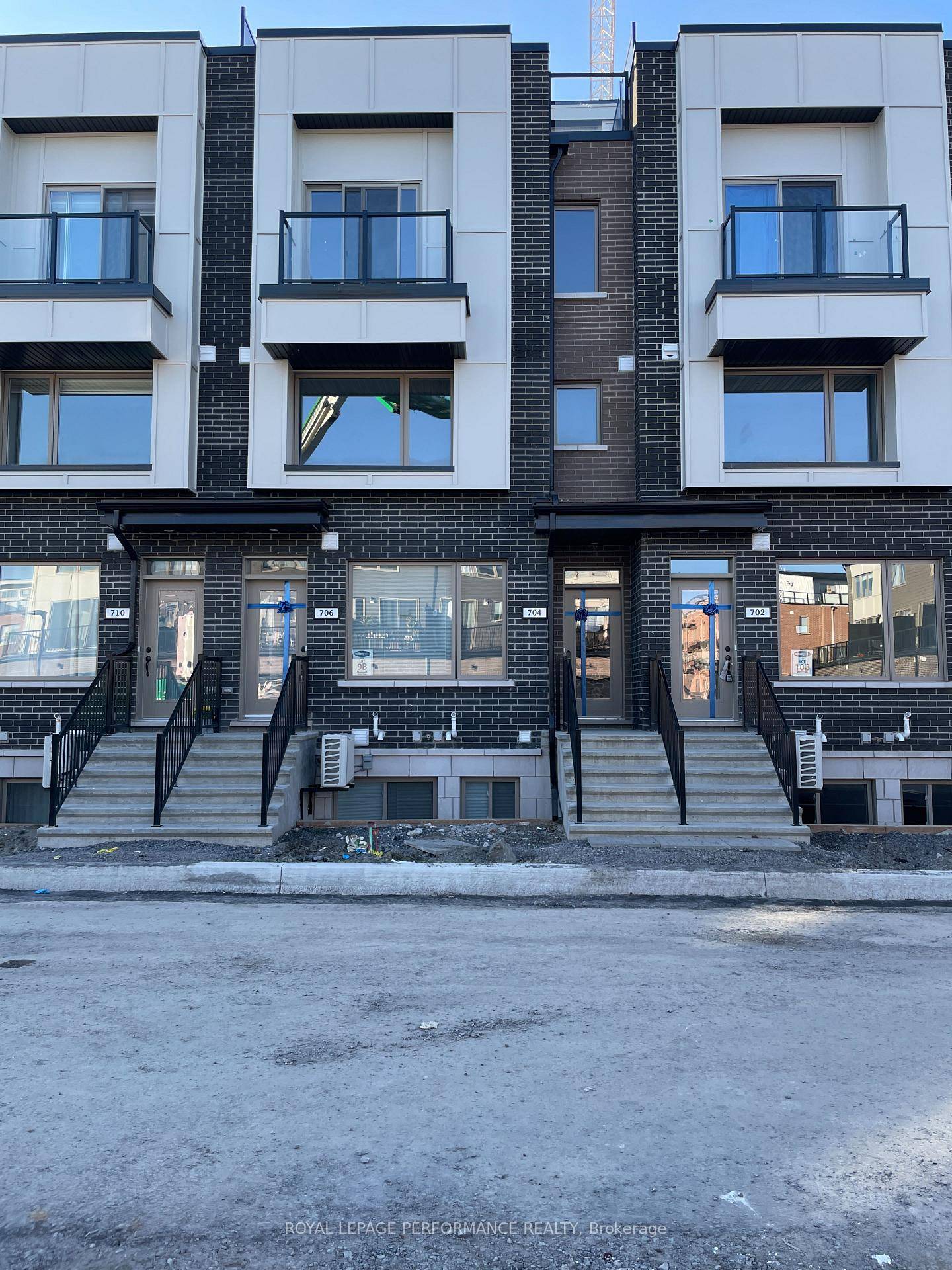 A wonderful location for this Mattamy built 2 bedroom, 2 bathroom condo in Wateridge Village near Rockcliffe.