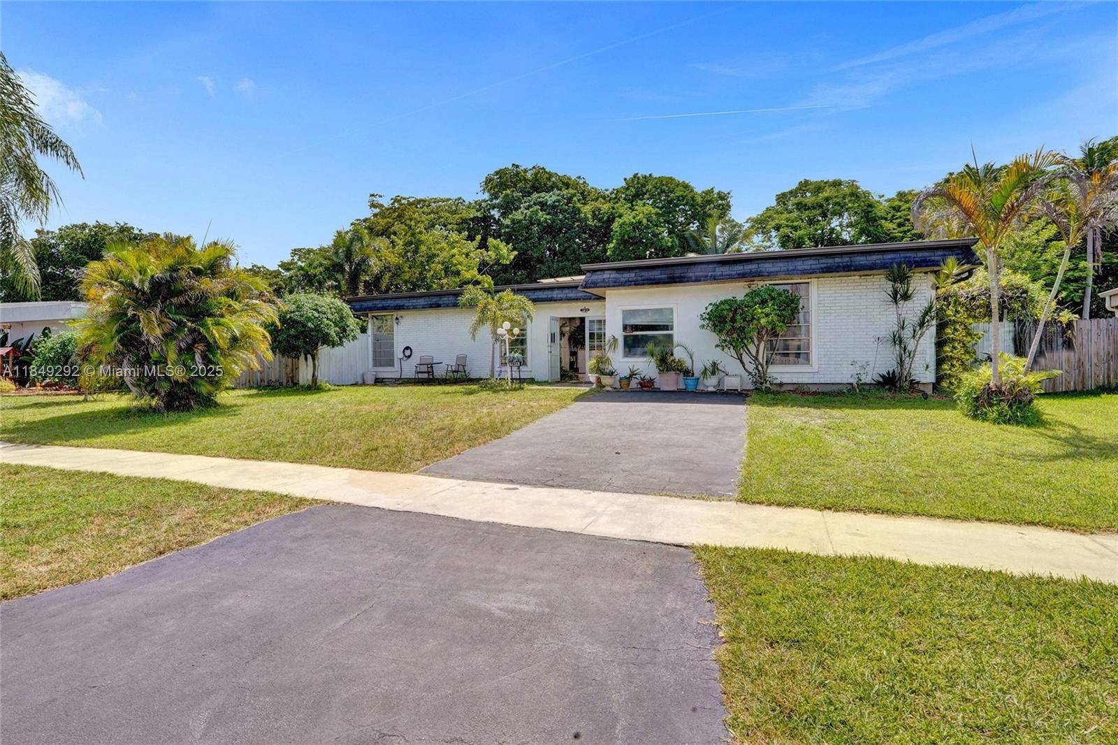 Tropical oasis in Tamarac !