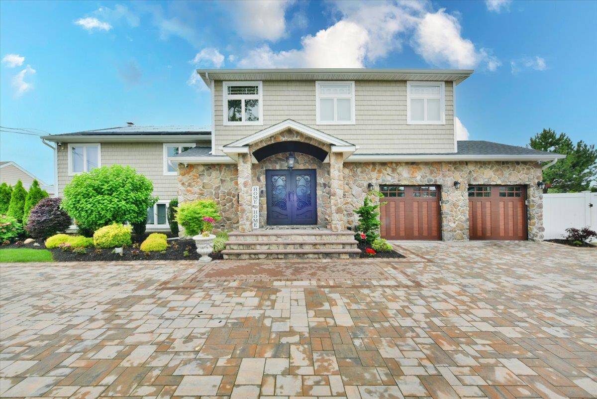 Welcome to 7 Waterview, Massapequa A True Treasure in Nassau Shores !