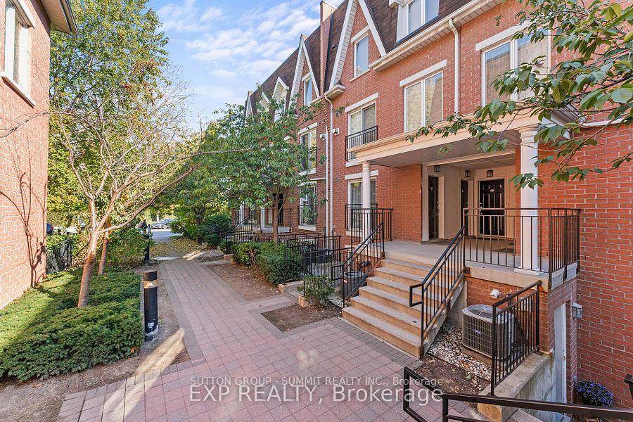 Located in King West Village district, within the desirable King Towns community, this spacious one bedroom den stack townhome offers approximately 700 square feet of well designed living space.