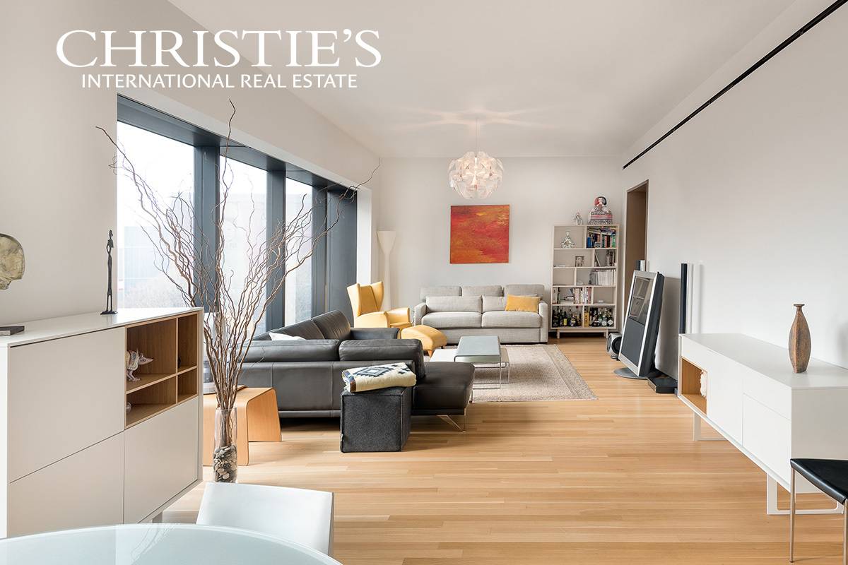 Rare Offering at 551 West 21 This 1, 521 Sq Ft residence features a 36 foot long by 15 foot wide living room with solid oak floors and over ten ...