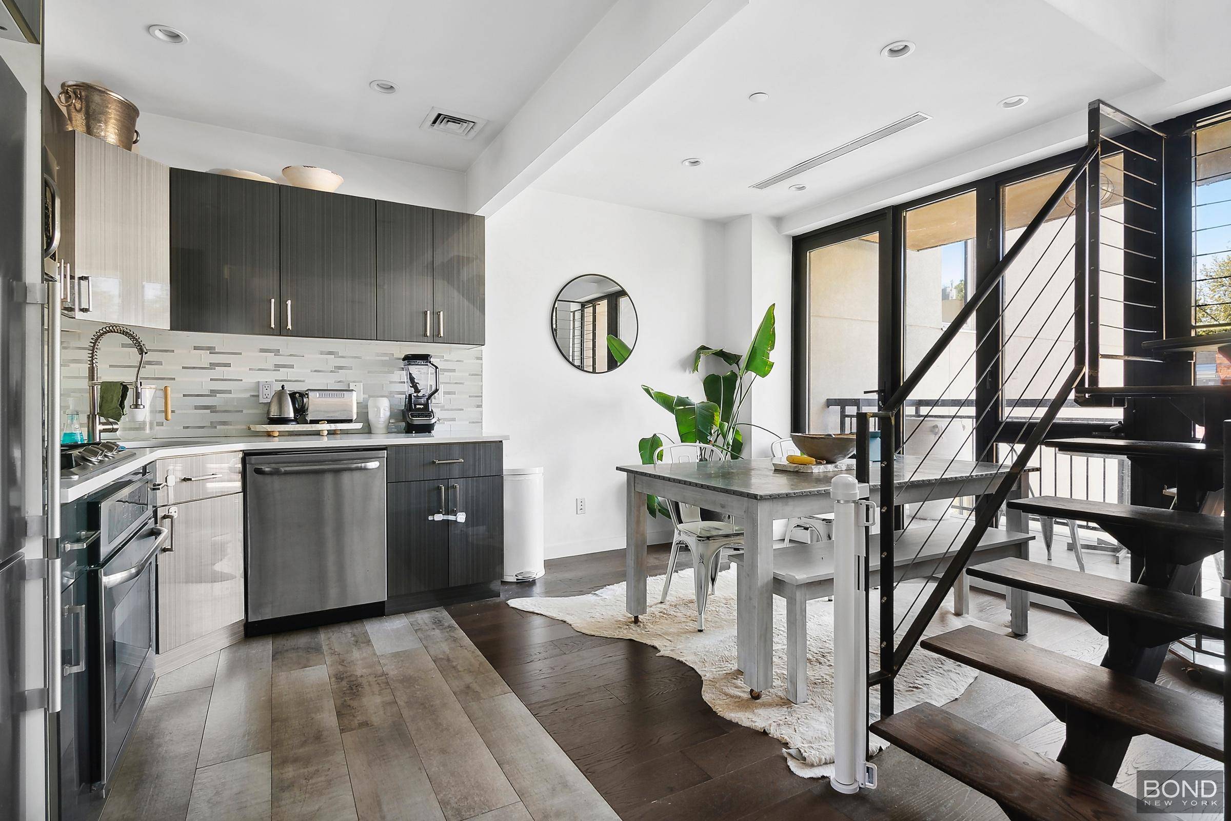Welcome to 3B at 224 Richardson in Williamsburg !