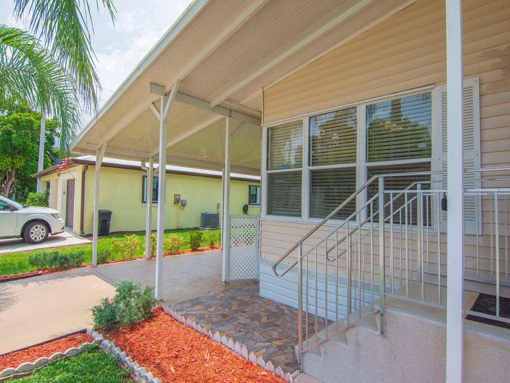 Welcome to 3 Espanola Lane in the 55 community of Spanish Lakes One.