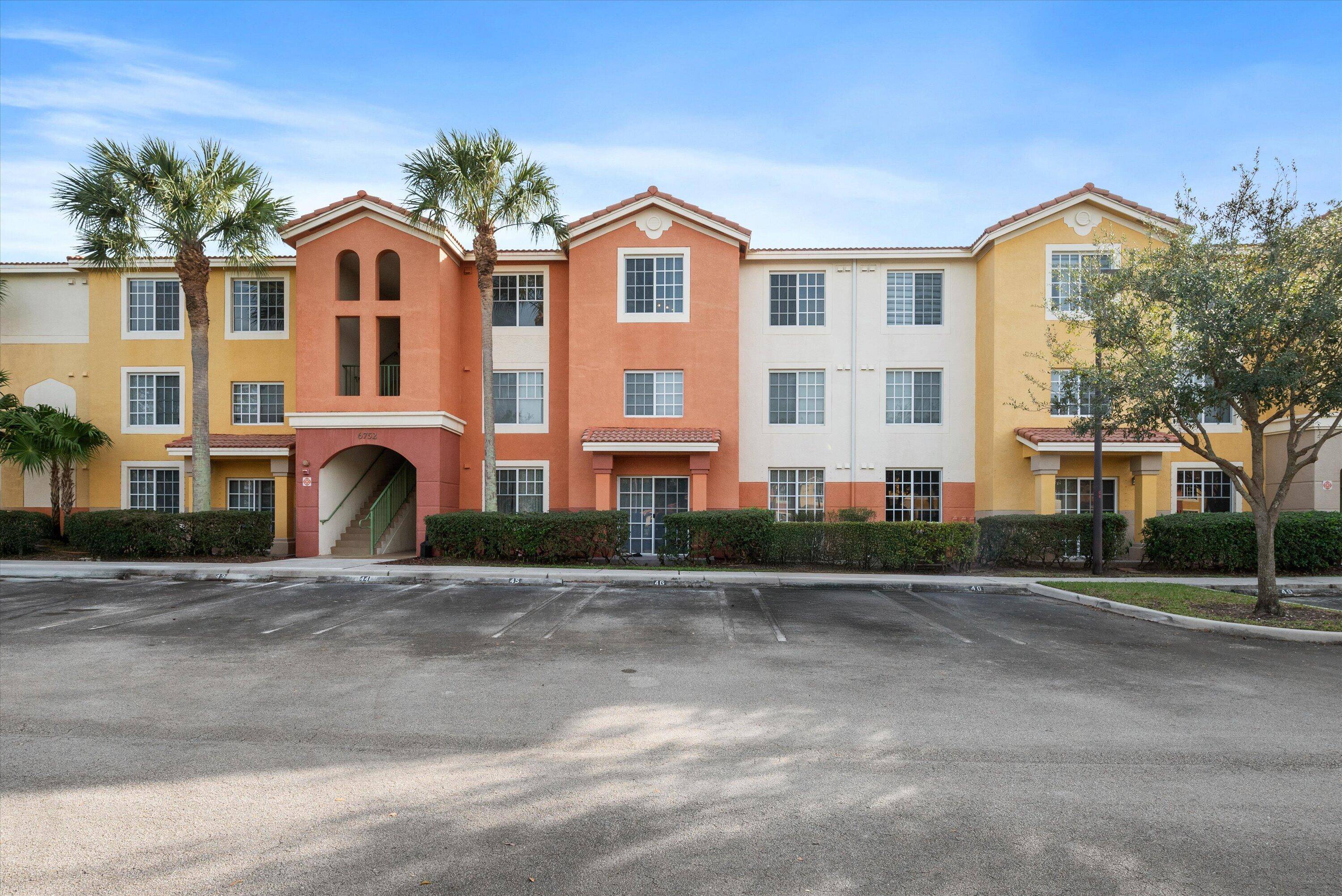 Move In Ready 2 Bed, 2 Bath Condo in Green Cay Village !