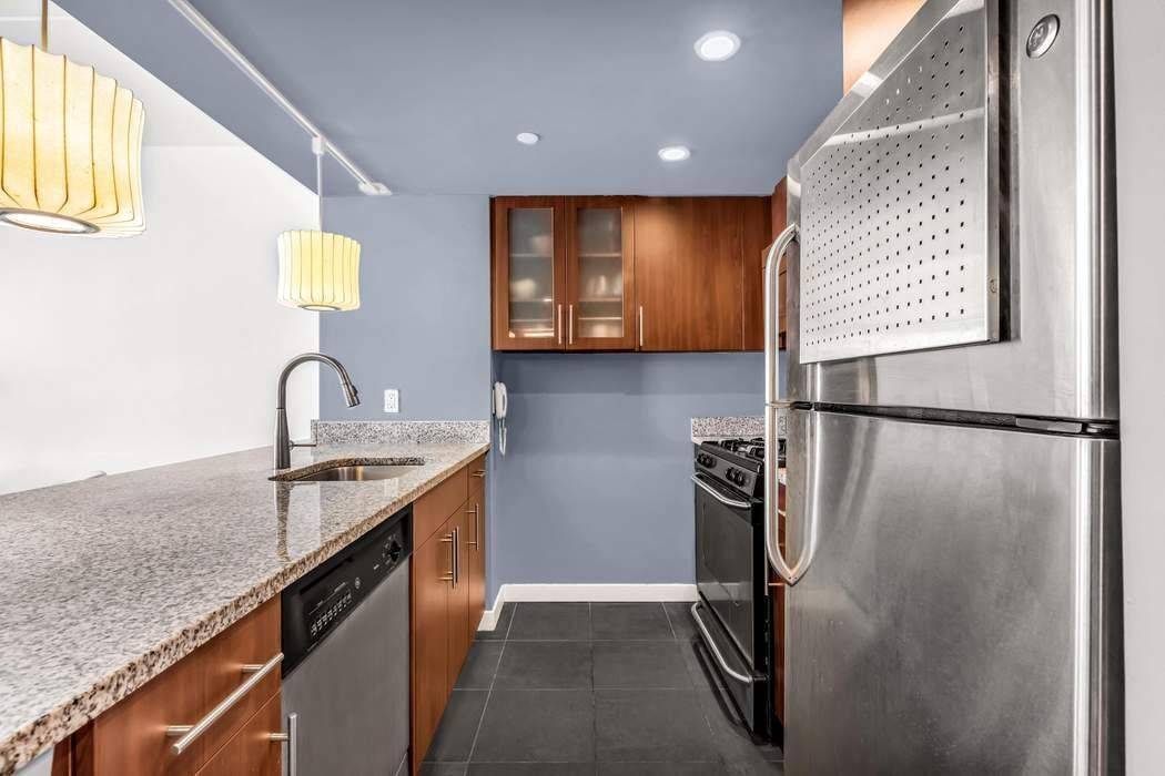 Move right into this immaculately maintained 670 sqft one bedroom home, perfectly positioned in West Chelsea.