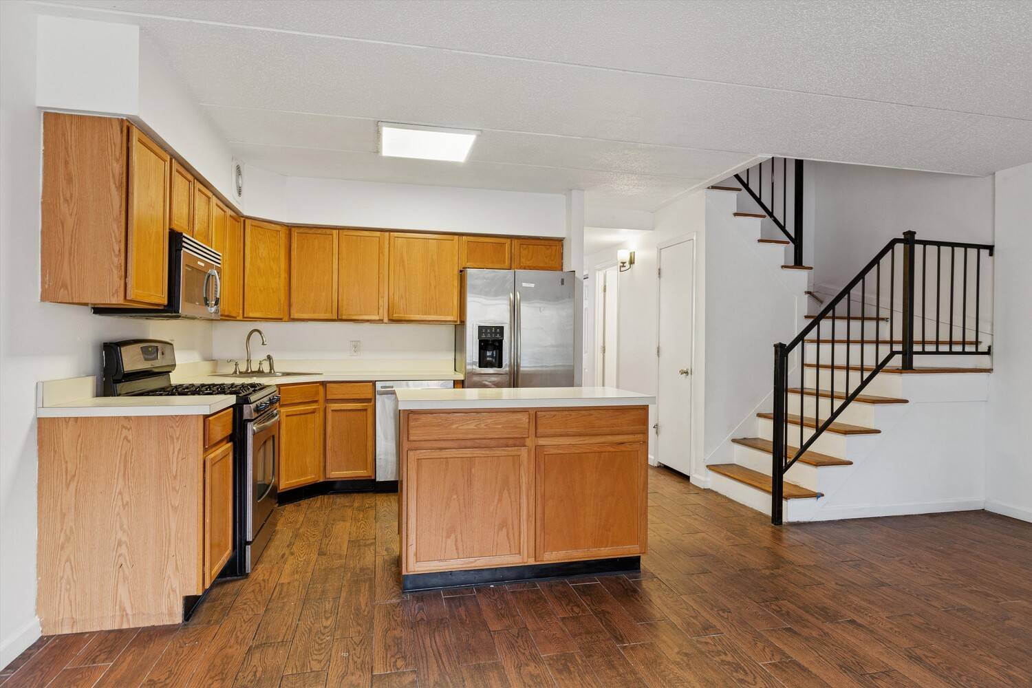 Stunning Duplex Residence in the Heart of East Harlem Step into this captivating 3 bedroom, 2.