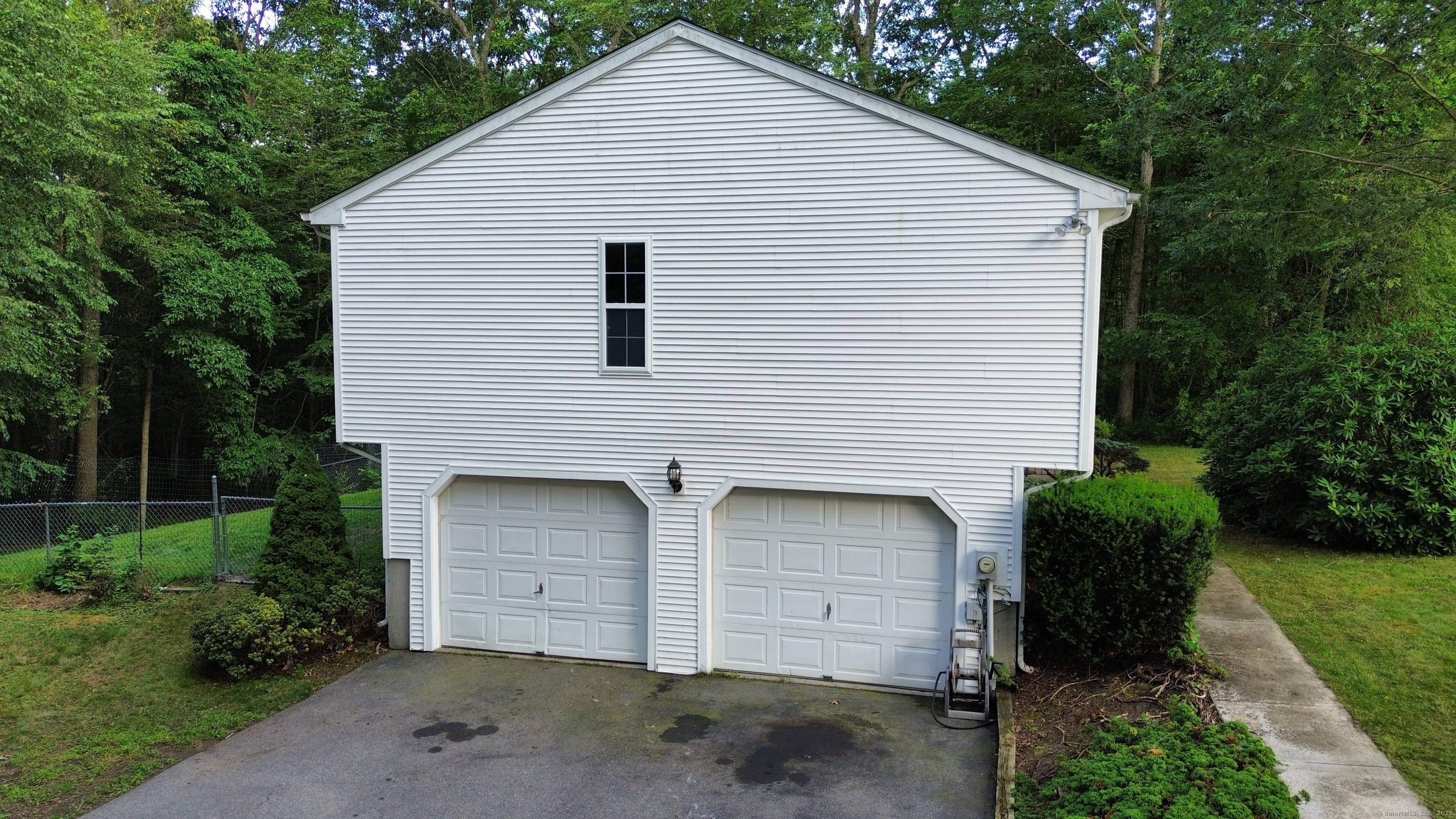 Welcome to Ledyard ! Once you pull onto Peachtree Hill Avenue you will know this home is meant for you !