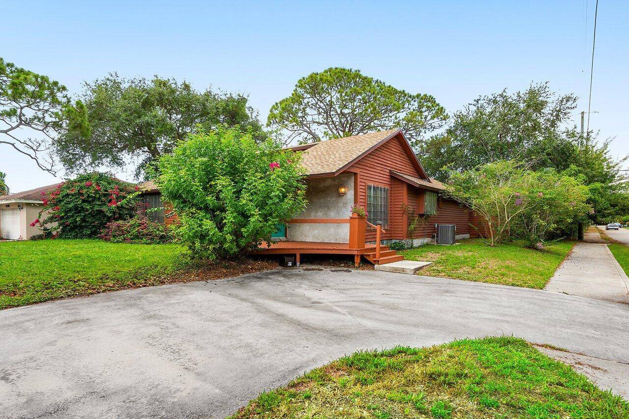 Charming Ranch Style Home in Prime Location No HOA !