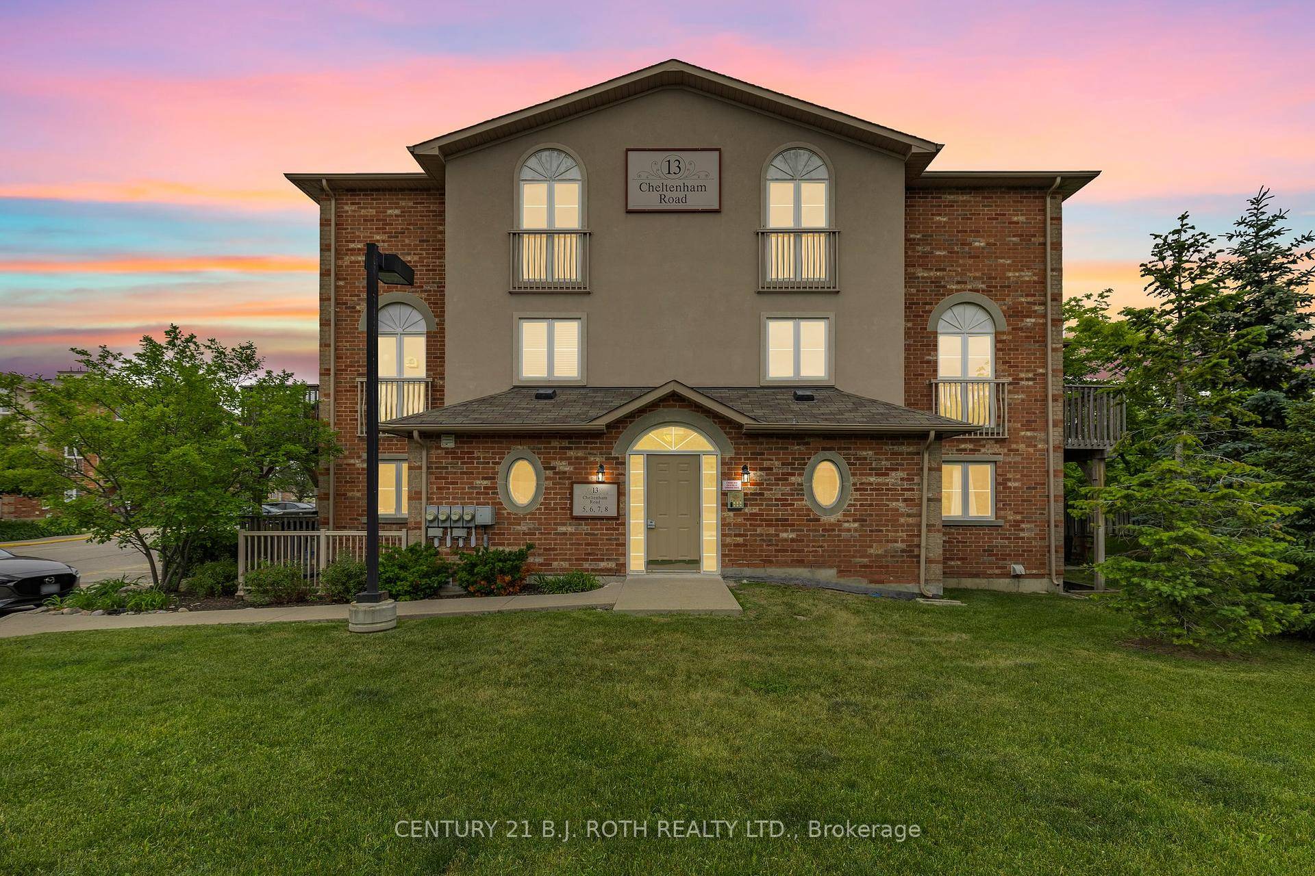 Bright amp ; Spacious 3 Bedroom Condo in Barrie's East End !