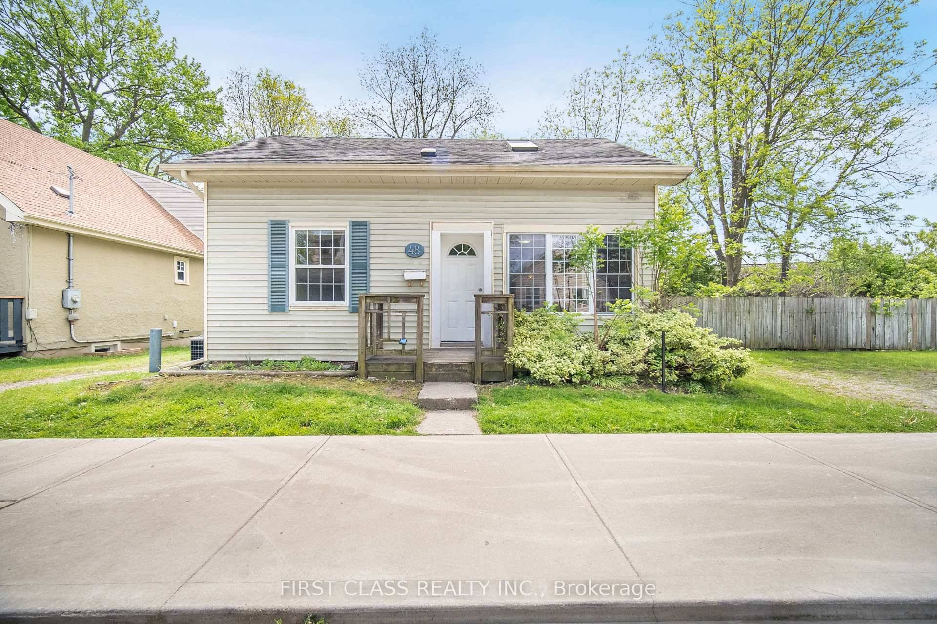 Your Dream Student Home Awaits at 48 Saunby St, London, Modern 5 Bedroom Student Haven, Steps from Western University !