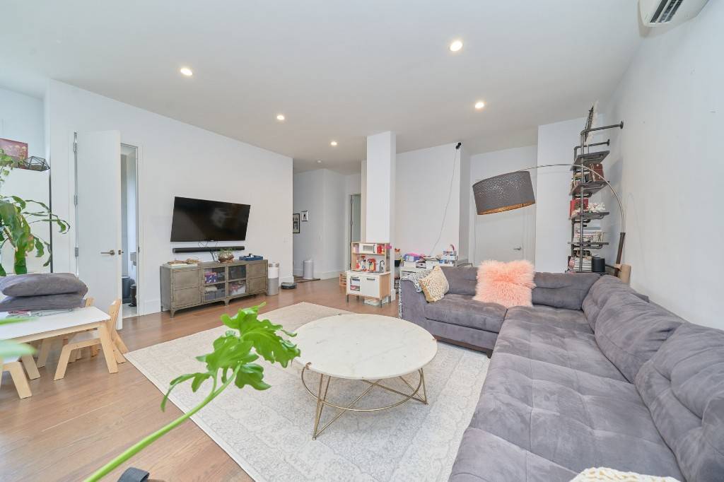 Top Floor Renovated 4 Bedroom and 3.