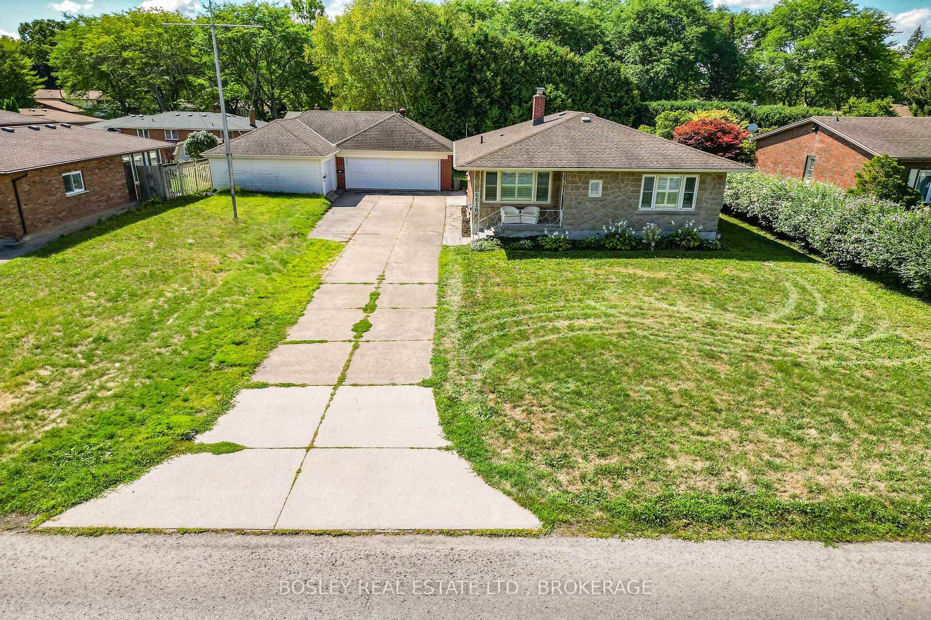 Meticulously kept brick 2 unit bungalow located in prime north end of Niagara Falls on an extensive 90x150 lot.