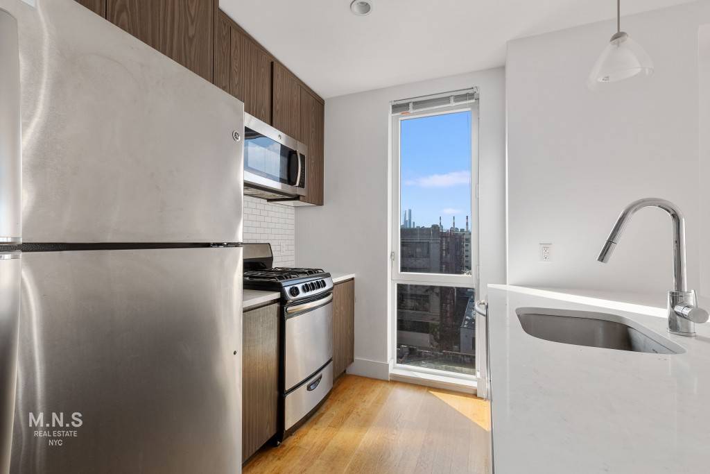 Luxury 3 Bedroom 2. 5 Bathroom Apartment Now Available in LIC !
